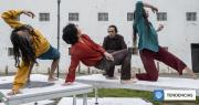 La fuerza de los cuerpos y el sonido son puestos en juego en intensa obra de danza contemporánea