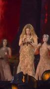 Shakira sufre incidente en pleno concierto