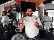 Nuestra Gente: Johnny Rivas, cortes que nacen desde el corazón