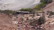 VIDEO. Un colectivo chocó y desbarrancó en una ruta de Perú: al menos 37 muertos