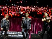 Divididos llenó un estadio sin tocar una sola nota: pasaron el nuevo disco, mostraron un documental y respondieron preguntas