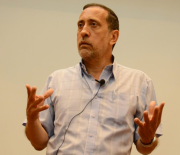 José Guerra: El dólar aumentó 400% en un año