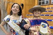 Pareja de Cochrane se impone en campeonato regional de cueca infantil
