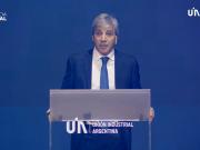 Frente a empresarios de la UIA, Caputo se mostró optimista para el 2026, defendió las bandas cambiarias y destacó la baja de la pobreza infantil