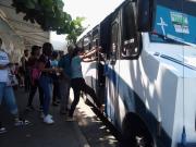 Claman por buses rojos que alivien un poco la crisis del transporte