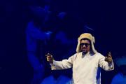 Bad Bunny llega a los Latin Grammy 2025 apoderado del trono