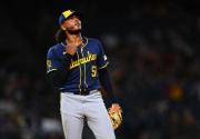 MLB: ¿Milwaukee tiene en los planes cambiar a Freddy Peralta?
