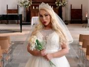 Una influencer se casó consigo misma y tras un año de matrimonio pidió el divorcio: Estaba agotada