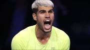 Carlos Alcaraz volvió al N°1 del mundo tras vencer a Musetti y avanzó invicto a semifinales del ATP Finals