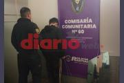 Tras asaltar una casa, quiso zafar de la Policía y se escondió debajo de un auto: fue preso