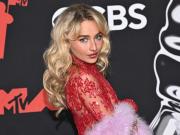 Sabrina Carpenter vuelve a la actuación para Alicia en el país de las maravillas, pero antes cantará en Lollapalooza Argentina 2026