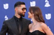 Maluma y su novia se dan tremendo beso en los Latin Grammy 2025 ¡Pura química!