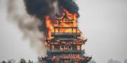 Voraz incendio destruyó el histórico pabellón Wenchang del templo Yongqing en China (+Video)