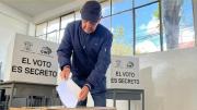 Incidencias y denuncias marcan consulta popular en Ecuador