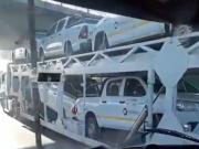 Un camión mosquito quedó atascado debajo de un puente en Panamericana