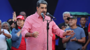Nicolás Maduro sorprendió cantando una canción de John Lennon: “¡Que viva la paz!”