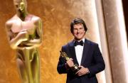 Tom Cruise recibe su primer Oscar en los Governors Awards