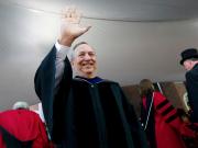 El ex secretario del Tesoro, Larry Summers, deja la vida pública tras aparecer en los correos de Jeffrey Epstein: Estoy profundamente avergonzado