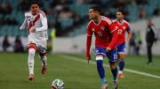 Díganle que existen otros deportes quizás ajedrez: Las críticas a delantero de Chile en amistoso ante Perú