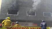 Voraz incendio consume local comercial dentro de reconocido mercado: ¿Qué se sabe sobre el siniestro?