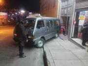 La Paz: Chofer queda atrapado por su minibús cuando intentaba encender la batería a empujones