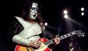 Subastan la mítica guitarra humeante de Ace Frehley
