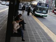 Las firmas de colectivos pagarán aguinaldos en 6 cuotas y se tensa la crisis por los subsidios al transporte