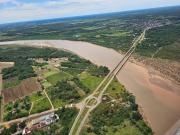 Defensa Civil evalúa daños por inundaciones en municipios de Santa Cruz y anuncia despliegue de maquinaria