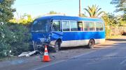 Joven conductor fallece tras chocar con un minibús estacionado en Teno