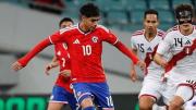 La Roja remonta con 10 jugadores y vence a Perú por 2-1 en Soch