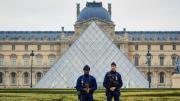 Louvre refuerza seguridad con cámaras tras millonario robo de joyas