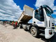 Un gobernador fue a la Justicia y Vialidad empezó a bachear una ruta nacional en su provincia