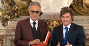 Casa Rosada: Milei condecoró a un popular cantante lírico