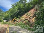 Despliegan maquinaria y personal para rehabilitar tramos afectados por desbordes de ríos