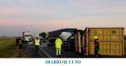 Choque y vuelco de dos camiones en la Ruta 9: hay un herido leve