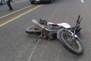 Adolescente de 14 años sufrió una fractura de cráneo tras derrapar con su moto