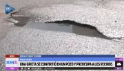 Hueco en el pavimento de Ecuador y Siria: vecinos advierten accidentes y exigen una reparación urgente