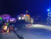 Acompañante lesionado tras choque de Mazda Demio contra un poste