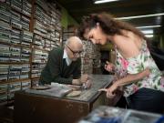 Un emblema de Buenos Aires: tiene 86 años y mantiene vivo el oficio de hacer botones