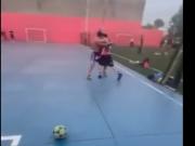 Un brutal ataque en una canchita de fútbol de Merlo terminó con una patada en la cabeza: Matalo guacho, ¡que no se meta nadie!