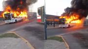Voraz incendio destruyó un colectivo en González Catán