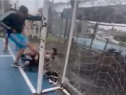 El video que desató una causa judicial por una patada criminal en un Fútbol 5 de Merlo