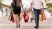 Los jóvenes recurren a las compras para aliviar el estrés, según los especialistas