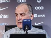 Marcelo Bielsa se mostró firme para llegar al Mundial con Uruguay, pero hizo una fuerte autocrítica: Todavía no logré aceptación plena de este grupo