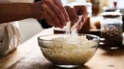 Mezclar arroz con bicarbonato de sodio: por qué recomiendan hacerlo y para qué sirve