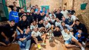 El festejo de los jugadores de Rosario Central con los hinchas bajo la lluvia tras la obtención del título