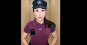 Así son los videos eróticos que publicó una mujer policía con el uniforme reglamentario: Indecorosa