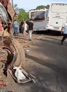 Colisión múltiple entre autobuses y camiones dejaron varios heridos