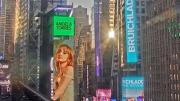 La emoción de Ángela Torres al encontrarse en una gigantografía del Times Square de Nueva York
