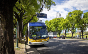 Así se viaja en el nuevo Trambus de la Ciudad: sin ruido y pago con Tarjeta SUBE